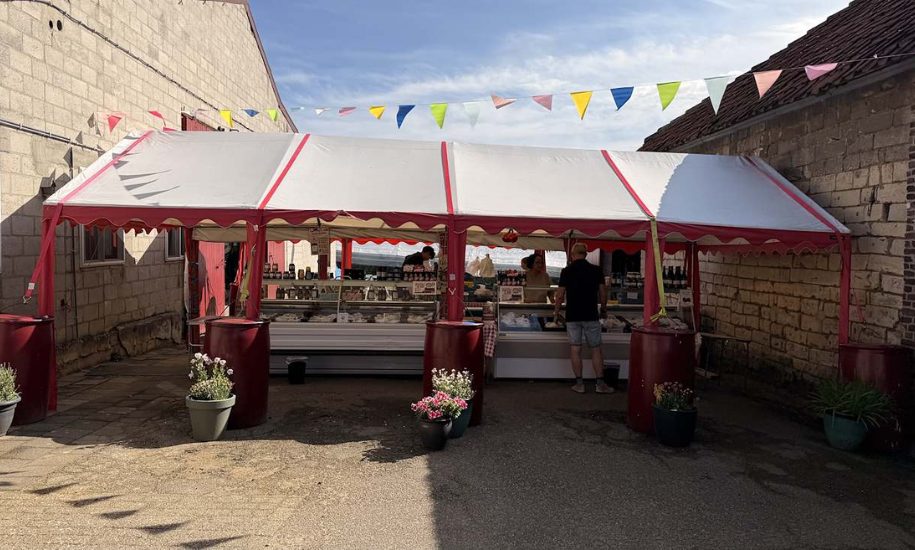De pop-up store waar wij onze kersen verkopen