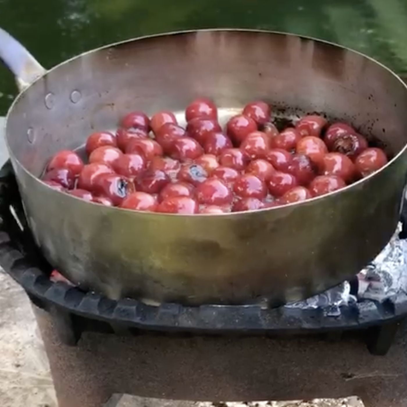 Kersen flamberen op de barbeque