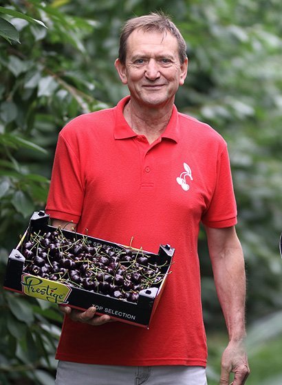 Jo Schaepkens in de kersenboomgaard